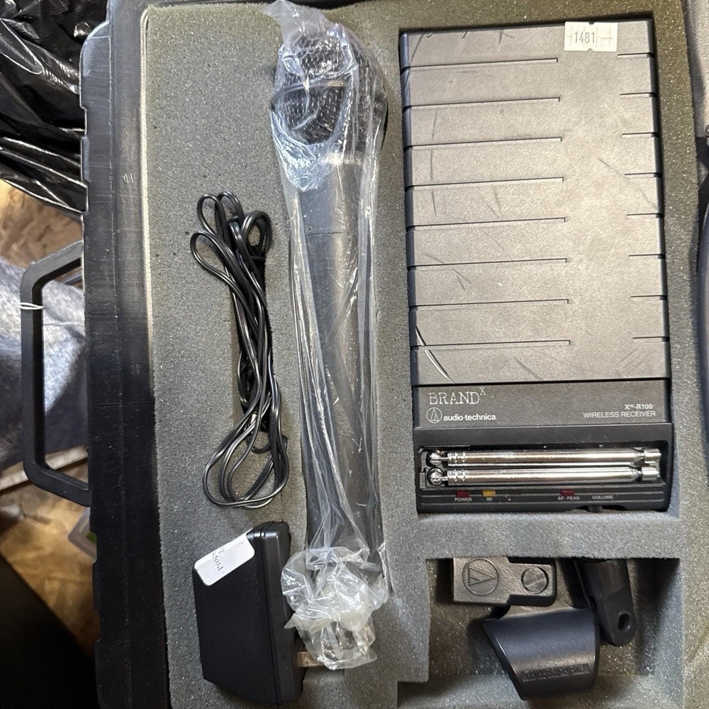 Brand X wireless Xw-T 100H microphone and receiver With Case Tested Works - Picture 4 of 5